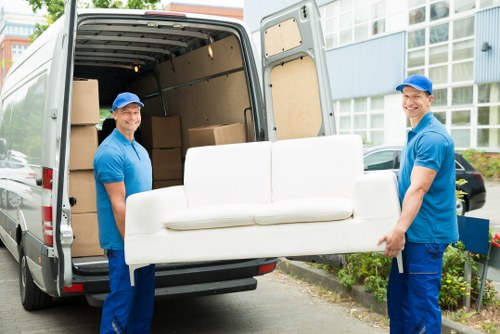 Efficient packing services with protective materials